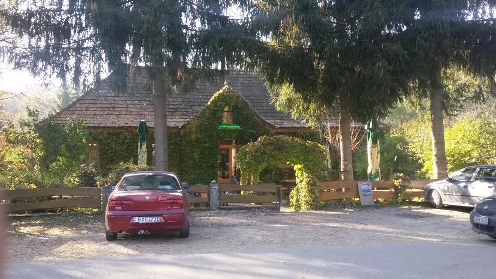 Vadszolo Szallo Es Etterem Guest house Bakonybel